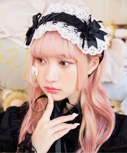 BODYLINE（ボディライン）の「サテンリボンレースアップヘッドドレス（その他ヘアアクセサリー・レディース・ブラック×レッド/サックスブルー/オフホワイト/ブラック×ブラック/ブラック×ブルー/ブラック×ホワイト/ピンク・FREE）」の3枚目の写真