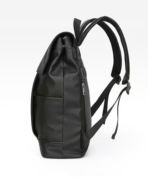 CALIFORNIA OUTFITTERS（カリフォルニア アウトフィッターズ）の「1D44-KR PUレザー スクエアフラップ バックパック（バックパック/リュック・メンズ・ブラック・ONESIZE）」の3枚目の写真