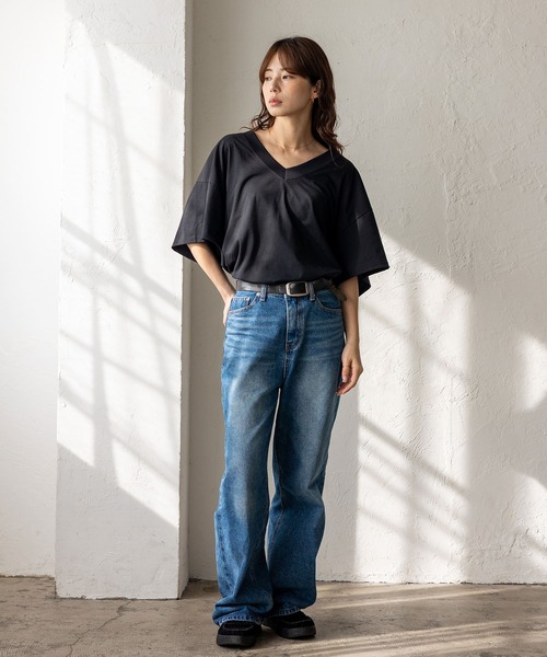 VitaFelice(ヴィータフェリーチェ)の「Vネック オーバーサイズトップス(Tシャツ/カットソー・レディース・ホワイト/チャコールグレー/ブラック・FREE)」の17枚目の写真