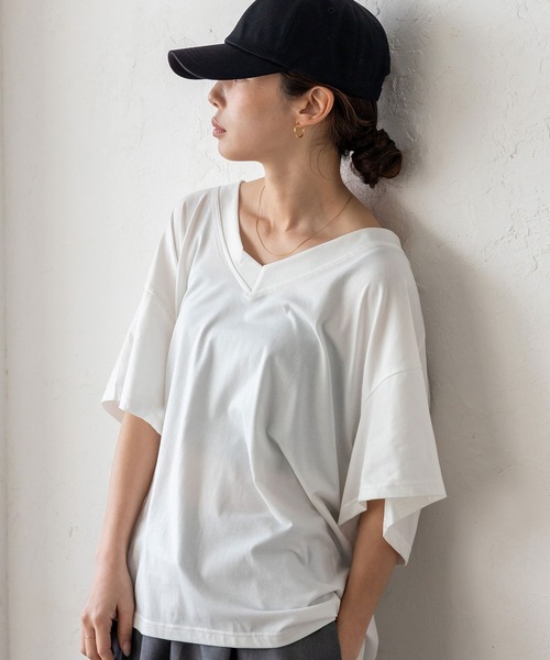 VitaFelice(ヴィータフェリーチェ)の「Vネック オーバーサイズトップス(Tシャツ/カットソー・レディース・ホワイト/チャコールグレー/ブラック・FREE)」の8枚目の写真