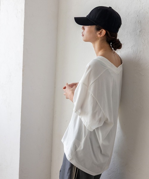 VitaFelice(ヴィータフェリーチェ)の「Vネック オーバーサイズトップス(Tシャツ/カットソー・レディース・ホワイト/チャコールグレー/ブラック・FREE)」の9枚目の写真