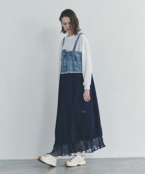 Editt by YECCA VECCA（エディットバイイェッカヴェッカ）の「デニムMIXデザインサロペット（サロペット/オーバーオール・レディース・インディゴブルー/ライトインディゴブルー・FREE）」の5枚目の写真