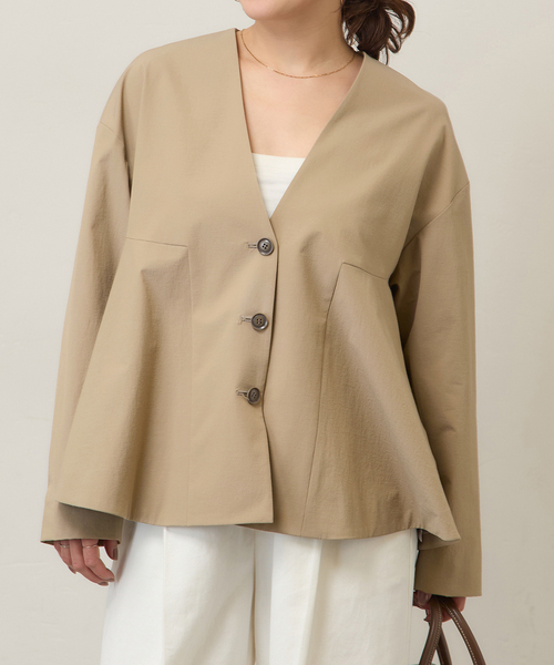 JOURNAL STANDARD（ジャーナルスタンダード）の「リネンナイロンストレッチフレアジャケット（ノーカラージャケット・レディース・ベージュ系その他/ブラック・FREE）」の2枚目の写真