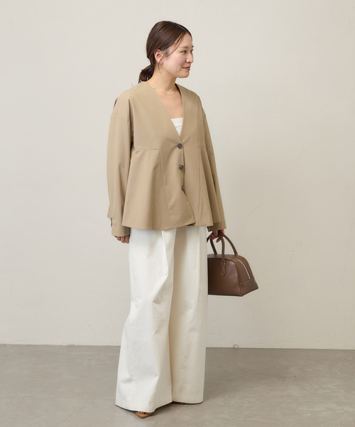 JOURNAL STANDARD（ジャーナルスタンダード）の「リネンナイロンストレッチフレアジャケット（ノーカラージャケット・レディース・ベージュ系その他/ブラック・FREE）」の4枚目の写真