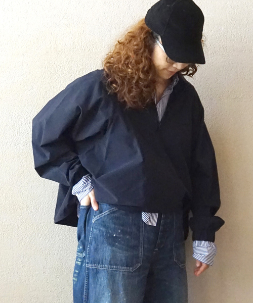 JOURNAL STANDARD LUXE（ジャーナルスタンダード　ラックス）の「ドライナイロンハーフジップブルゾン（ブルゾン・レディース・ブラック/ネイビー・FREE）」の2枚目の写真