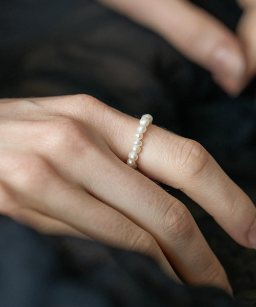 A BIT MOR（アビットモア）の「PEARL RINGS（リング・レディース・レッド/ホワイト/ライトホワイト/ブラック・FREE）」の5枚目の写真