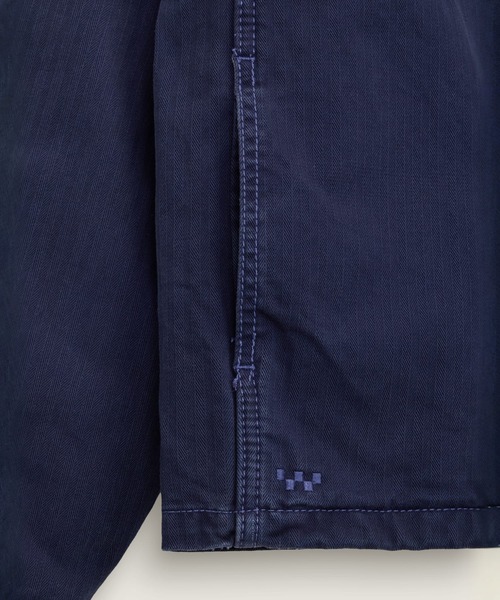 VANS（バンズ）の「VANS PREMIUM ウォッシュドオーバーダイ ウーブンシャツ / LX Washed Overdye LS Woven Dee VN000S11FOB1（シャツ/ブラウス・メンズ・ダークインディゴブルー・LARGE/MEDIUM/SMALL/X-LARGE）」の4枚目の写真