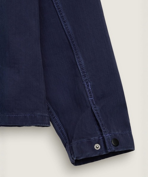 VANS（バンズ）の「VANS PREMIUM ウォッシュドオーバーダイ ウーブンシャツ / LX Washed Overdye LS Woven Dee VN000S11FOB1（シャツ/ブラウス・メンズ・ダークインディゴブルー・LARGE/MEDIUM/SMALL/X-LARGE）」の5枚目の写真