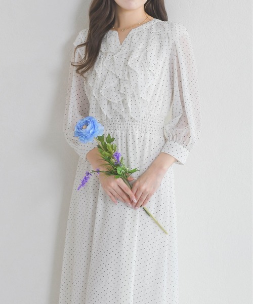 MISCH MASCH(ミッシュマッシュ)の「2026春夏新作 フリルカラーシアーワンピース(ワンピース・レディース・ホワイト×ブラック/グリーン・M/S)」の12枚目の写真