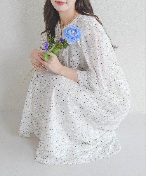 MISCH MASCH(ミッシュマッシュ)の「2026春夏新作 フリルカラーシアーワンピース(ワンピース・レディース・ホワイト×ブラック/グリーン・M/S)」の15枚目の写真