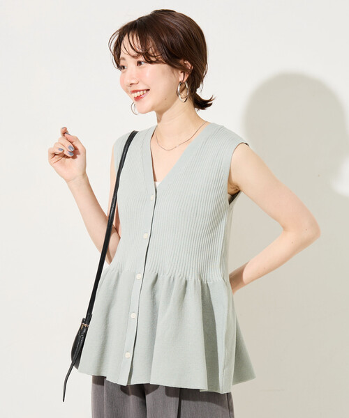 FREAK'S STORE(フリークスストア)の「限定展開 サマーニット ペプラム ノースリーブ ボタン ベスト(ベスト・レディース・ナチュラル/サックスブルー/ブラック/ネイビー/ベージュ・フリ-)」の12枚目の写真