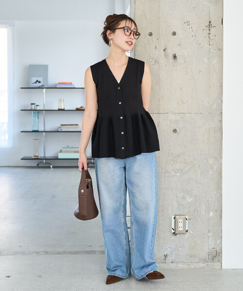 FREAK'S STORE(フリークスストア)の「限定展開 サマーニット ペプラム ノースリーブ ボタン ベスト(ベスト・レディース・ナチュラル/サックスブルー/ブラック/ネイビー/ベージュ・フリ-)」の17枚目の写真