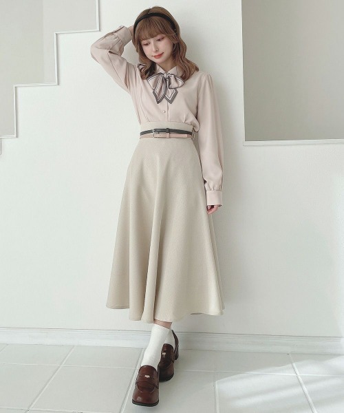 an another angelus(アンアナザーアンジェラス)の「ロゴスカーフリボン付きシャツ(シャツ/ブラウス・レディース・ピンクベージュ/アイボリー・FREE)」の6枚目の写真