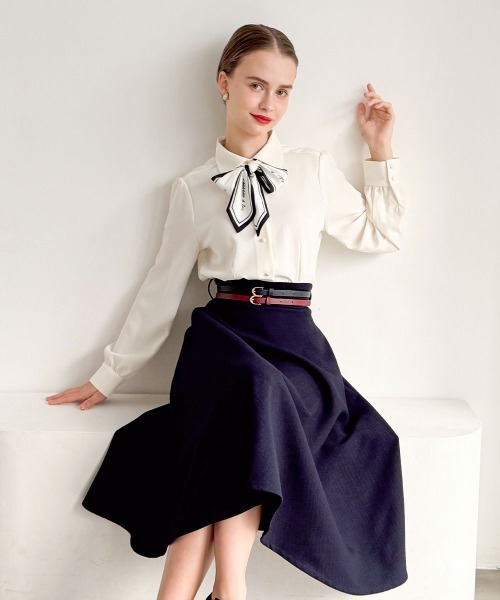 an another angelus(アンアナザーアンジェラス)の「ロゴスカーフリボン付きシャツ(シャツ/ブラウス・レディース・ピンクベージュ/アイボリー・FREE)」の3枚目の写真