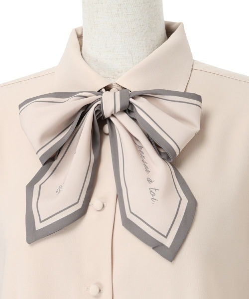 an another angelus(アンアナザーアンジェラス)の「ロゴスカーフリボン付きシャツ(シャツ/ブラウス・レディース・ピンクベージュ/アイボリー・FREE)」の18枚目の写真