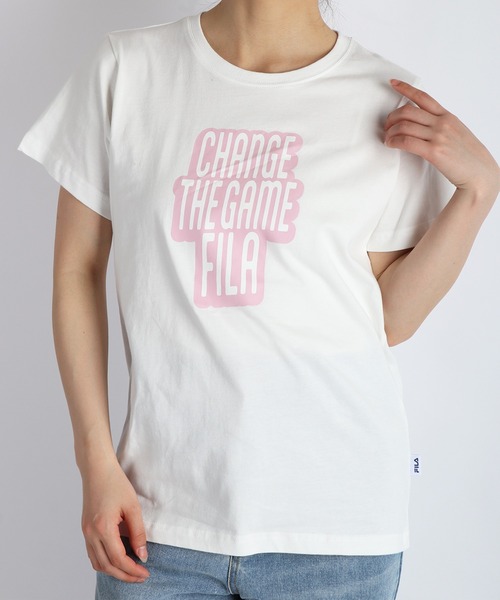 FILA(フィラ)の「FILA / フィラ 半袖プリントT レディース(Tシャツ/カットソー・レディース・ホワイト/ピンク/ホワイト系その他/ラベンダー/ブラック/ネイビー系・M/L)」の1枚目の写真
