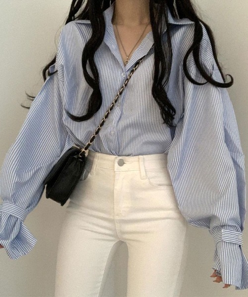 SallyLunn(サリーラン)の「ボリューム袖ストライプシャツ(シャツ/ブラウス・レディース・ブラック/ブルー・LARGE/MEDIUM)」の3枚目の写真