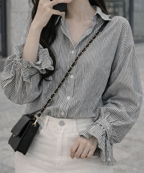 SallyLunn(サリーラン)の「ボリューム袖ストライプシャツ(シャツ/ブラウス・レディース・ブラック/ブルー・LARGE/MEDIUM)」の6枚目の写真