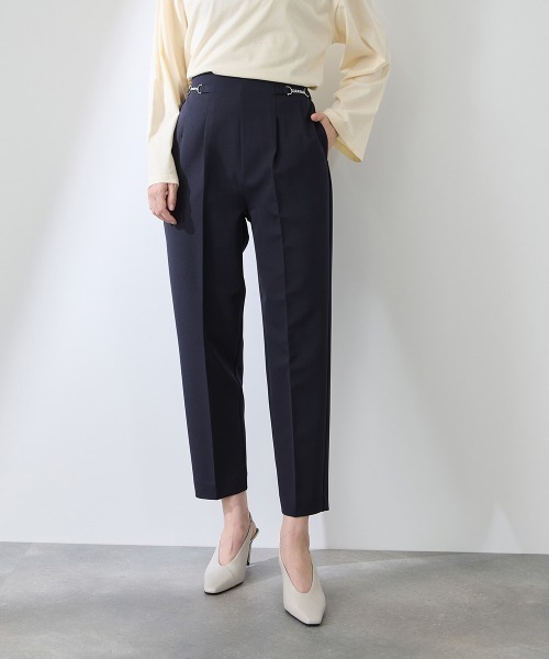 QUEENS COURT(クイーンズコート)の「ダブルクロスストレッチビットテーパードパンツ≪手洗い可能≫(その他パンツ・レディース・ネイビー・M)」の1枚目の写真
