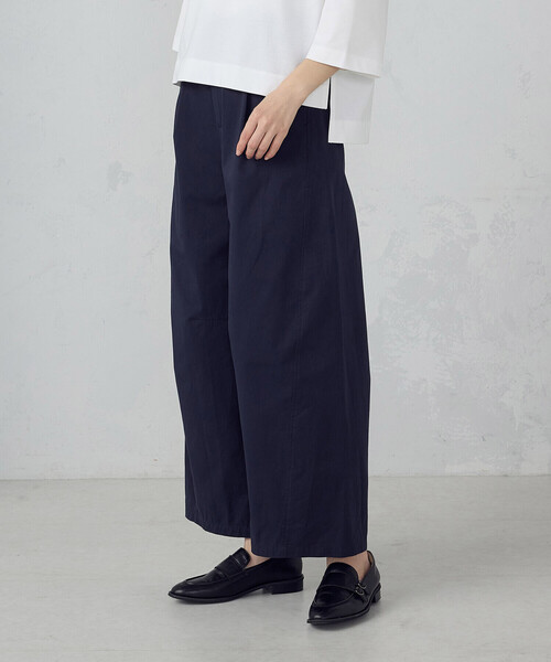 COMME CA ISM(コムサイズム)の「バレルレッグ パンツ(その他パンツ・レディース・ベージュ/ネイビー・LARGE/MEDIUM)」の9枚目の写真