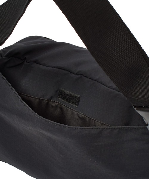 X-girl(エックスガール)の「METAL PLATE SHOULDER BAG(ショルダーバッグ・レディース・ブラック/オリーブ・ONE SIZE)」の12枚目の写真