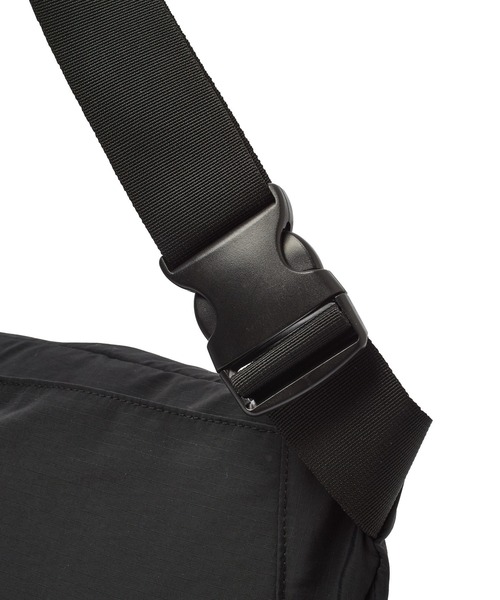 X-girl(エックスガール)の「METAL PLATE SHOULDER BAG(ショルダーバッグ・レディース・ブラック/オリーブ・ONE SIZE)」の13枚目の写真