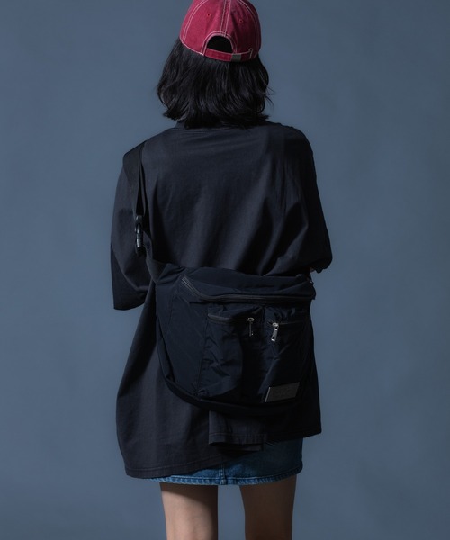 X-girl(エックスガール)の「METAL PLATE SHOULDER BAG(ショルダーバッグ・レディース・ブラック/オリーブ・ONE SIZE)」の17枚目の写真