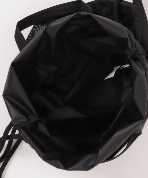 NEW ERA(ニューエラ)の「【NEW ERA/ニューエラ】デイサック 150D NEW ERAロゴ ブラック リフレクトシルバー(バックパック/リュック・メンズ・ブラック・FREE)」の4枚目の写真