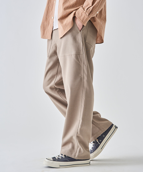 EDIFICE（エディフィス）の「サイド アジャスト ベイカー パンツ（スラックス・メンズ・ベージュ/アイボリー/チャコールグレー・MEDIUM/LARGE）」の3枚目の写真
