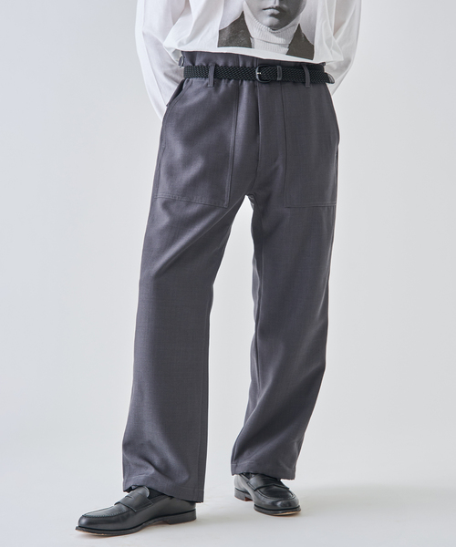 EDIFICE（エディフィス）の「サイド アジャスト ベイカー パンツ（スラックス・メンズ・ベージュ/アイボリー/チャコールグレー・MEDIUM/LARGE）」の6枚目の写真