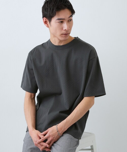 THE SHOP TK (ザ ショップ ティーケー )の「【無地だと少し物足りないという方へ】ジオメトリック柄 半袖Tシャツ 洗濯機OK(Tシャツ/カットソー・メンズ・チャコールグレー/オフホワイト/ブルーグリーン/ライトグレー/ブルー系その他・04/01/02/03)」の3枚目の写真