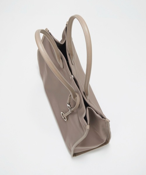 Breath TOPKAPI（ブレストプカピ）の「【Breath TOPKAPI】PRIM プリム ナイロン スクエア トートバッグ チャーム付き　A4/ 軽量（トートバッグ・レディース・ブラック/グレイッシュベージュ・FREE）」の16枚目の写真