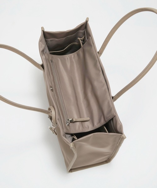 Breath TOPKAPI（ブレストプカピ）の「【Breath TOPKAPI】PRIM プリム ナイロン スクエア トートバッグ チャーム付き　A4/ 軽量（トートバッグ・レディース・ブラック/グレイッシュベージュ・FREE）」の17枚目の写真