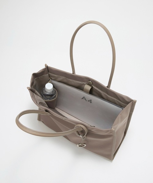 Breath TOPKAPI（ブレストプカピ）の「【Breath TOPKAPI】PRIM プリム ナイロン スクエア トートバッグ チャーム付き　A4/ 軽量（トートバッグ・レディース・ブラック/グレイッシュベージュ・FREE）」の18枚目の写真