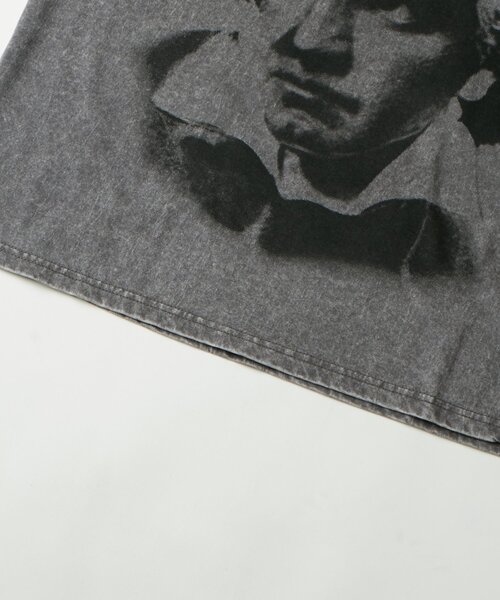 Sourcream（サワークリーム）の「【Sourcream】ケミカル偉人TEE（Tシャツ/カットソー・メンズ・ライトグレー/チャコールグレー・LARGE/MEDIUM/SMALL）」の7枚目の写真