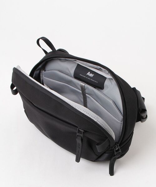 Aer(エアー)の「Aer(エアー)Day Sling 4 AER-21072(ショルダーバッグ・メンズ・ブラック・F)」の2枚目の写真