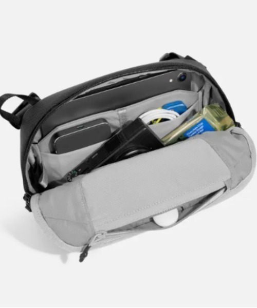 Aer(エアー)の「Aer(エアー)Day Sling 4 AER-21072(ショルダーバッグ・メンズ・ブラック・F)」の11枚目の写真