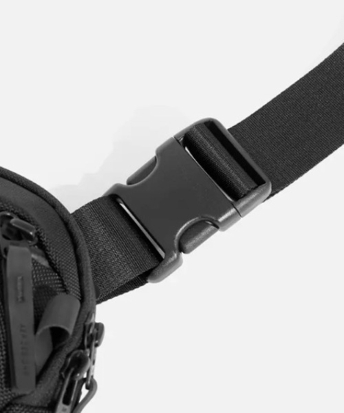 Aer(エアー)の「Aer(エアー)Day Sling 4 AER-21072(ショルダーバッグ・メンズ・ブラック・F)」の7枚目の写真