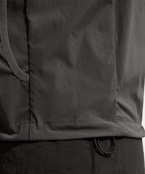 ACG（エィシージー）の「ナイキ オールコンディションギア "Five Towers" ウィメンズ UVプロテクション ジャケット / Nike ACG "Five Towers" Women's UV Protection Jacket II1329-010 Anthracite（ナイロンジャケット・レディース・スミクロ・XL/S/M/L/XS）」の16枚目の写真