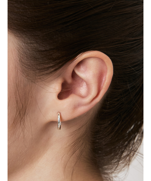 HEI（ヘイ）の「[sv925] slim daily one-touch earring（ピアス（両耳用）・レディース・ホワイト・FREE）」の2枚目の写真