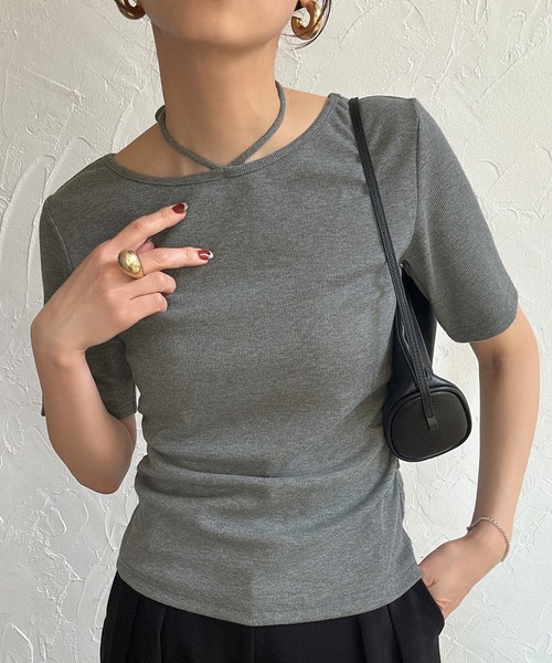 junoah（ジュノア）の「ホルターネックカットリブトップス（Tシャツ/カットソー・レディース・ブラック/チャコール/ホワイト・LARGE/MEDIUM/SMALL）」の3枚目の写真