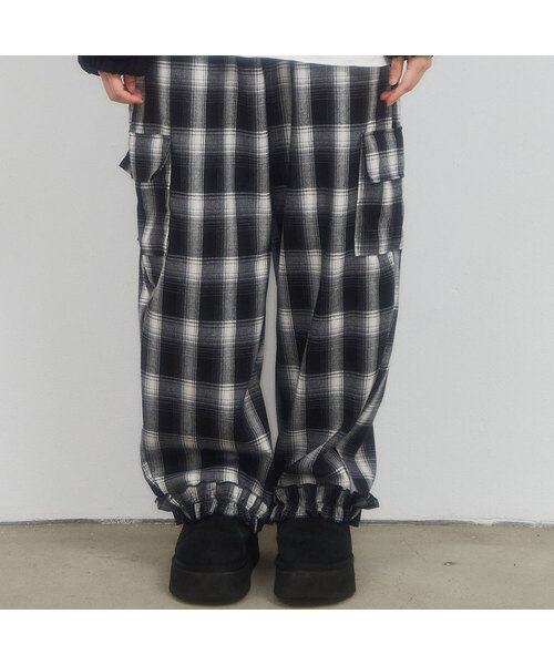 LETERIE(レテリー)の「CHECK FRILL POCKET PANTS_BLACK(その他パンツ・レディース・ブラック・FREE)」の1枚目の写真