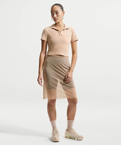NIKE（ナイキ）の「ナイキ スポーツウェア エッセンシャル ウィメンズ ショートスリーブ ポロ トップ / Nike Sportswear Essential Women's Short-Sleeve Polo Top DV7885-286 Linen（ポロシャツ・レディース・カーキ系・L/XS/M/XL/S）」の4枚目の写真