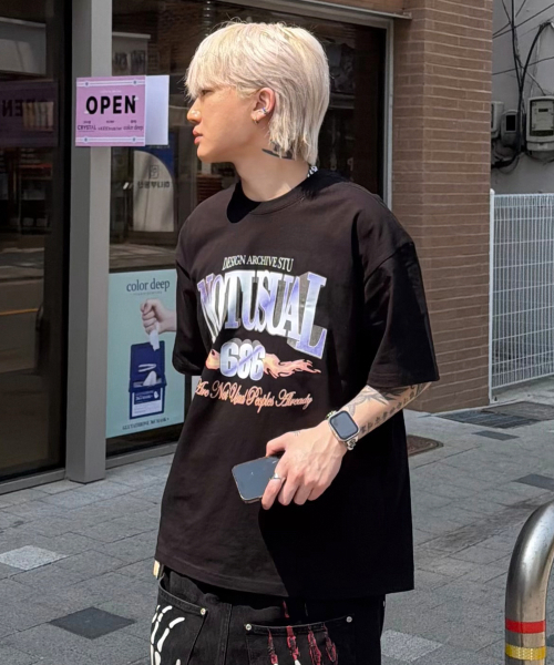 NOTUSUAL（ノットユージュアル）の「ファイヤーブルー オーバーサイズ 半袖Tシャツ 4色（Tシャツ/カットソー・レディース・ホワイト×グレー/ブラック/ネイビー/ホワイト・SMALL/MEDIUM/LARGE/X-LARGE）」の8枚目の写真