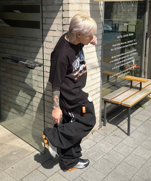 NOTUSUAL（ノットユージュアル）の「ファイヤーブルー オーバーサイズ 半袖Tシャツ 4色（Tシャツ/カットソー・レディース・ホワイト×グレー/ブラック/ネイビー/ホワイト・SMALL/MEDIUM/LARGE/X-LARGE）」の10枚目の写真