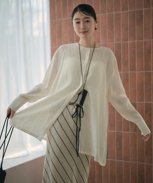 LAULEN（ローレン）の「back cross collarless shirt /バッククロスノーカラーシャツ（シャツ/ブラウス・レディース・アイボリー/ブラック・FREE）」の4枚目の写真