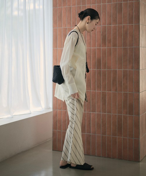 LAULEN（ローレン）の「back cross collarless shirt /バッククロスノーカラーシャツ（シャツ/ブラウス・レディース・アイボリー/ブラック・FREE）」の14枚目の写真