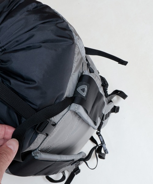 TRAIL BUM(トレイルバム)の「FAB / ファブ(バックパック/リュック・メンズ・グレー/ブラック・ONE SIZE)」の16枚目の写真
