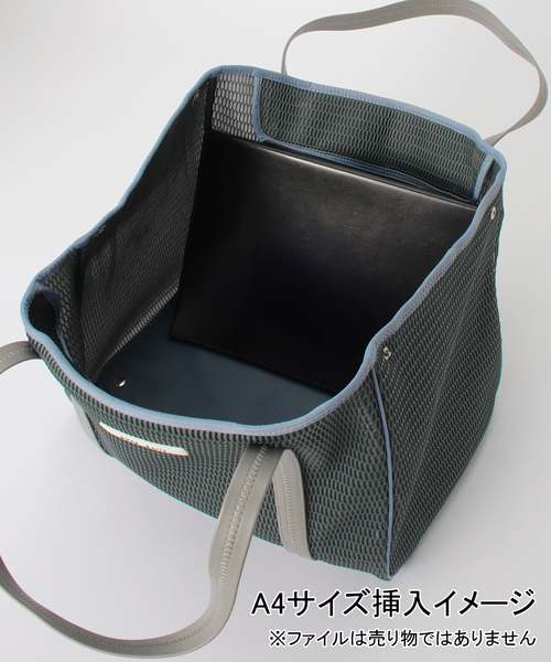 IENA(イエナ)の「qbag paris/キューバッグ パリ nest zip L バッグ NEST-L-ZIP(トートバッグ・レディース・ホワイト/ベージュ/チャコールグレー・FREE)」の8枚目の写真