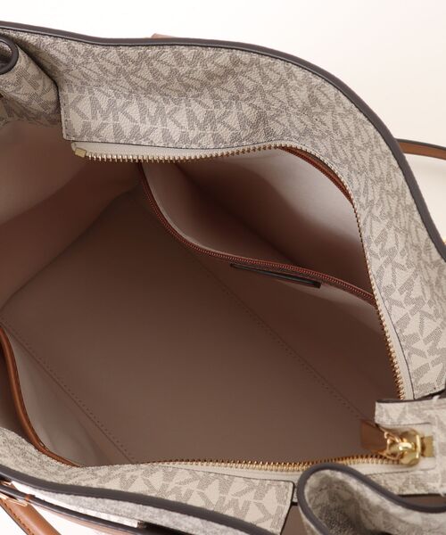 MICHAEL KORS（マイケルコース）の「HAMILTON MODERNE サッチェル ラージ - MKシグネチャー（ハンドバッグ・レディース・ホワイト系その他・FREE）」の7枚目の写真